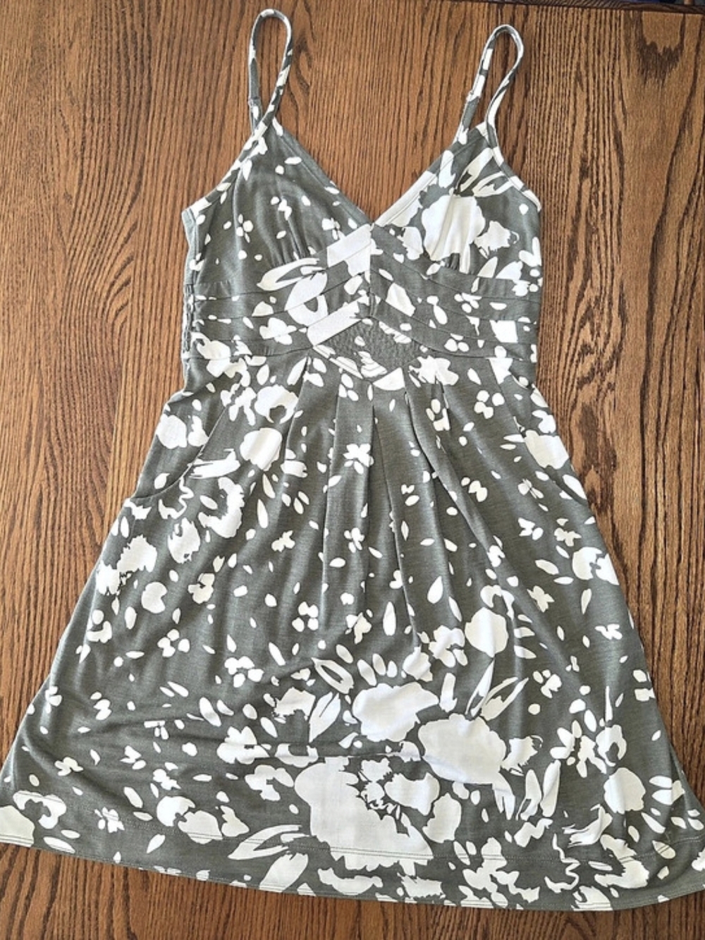 American Eagle Floral Mini Dress in Green & White Size Medium